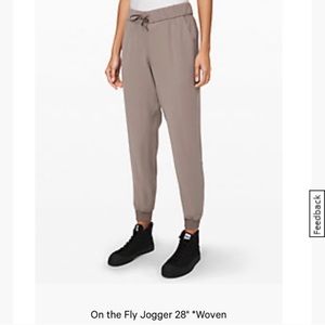 Lululemon on the fly joggers